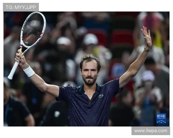 梅德韦杰夫强势挺进上海大师赛单打十六强引领赛事新高潮