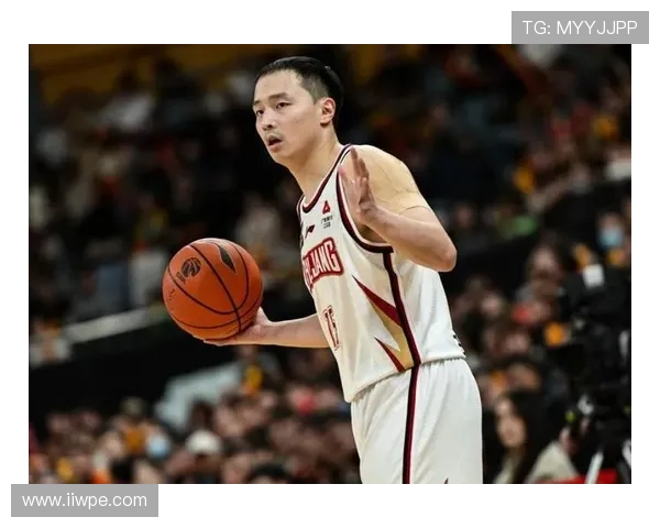 新疆队抢断反击劳森快下飞身暴扣展现极速风采